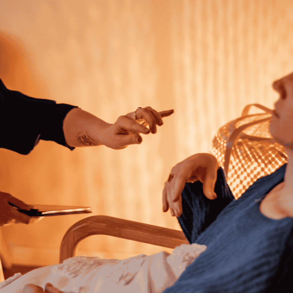 Lévitation de la main pendant une séance d’hypnose thérapeutique